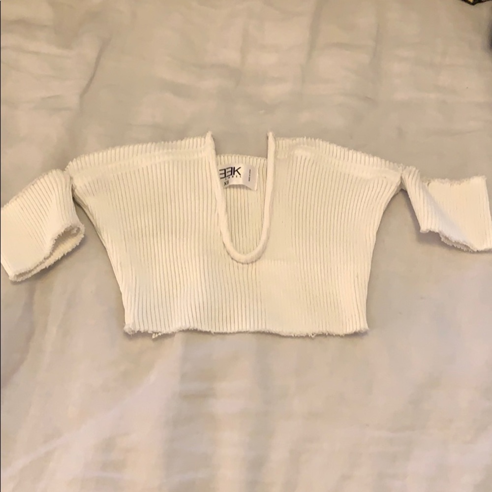 Seek the label crop top